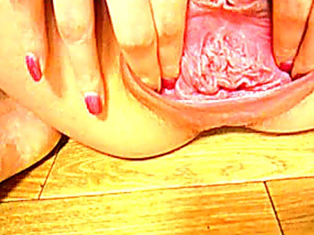 Japanese slut takes feet inside her pussy