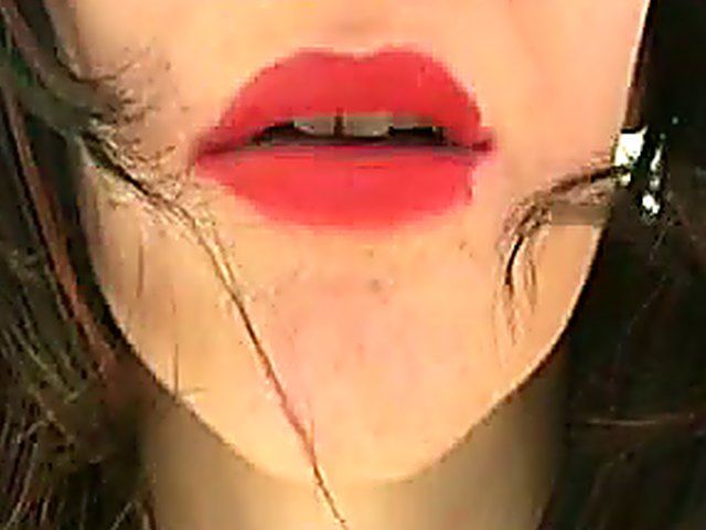 Sex goddess rubs her pussy with a toy