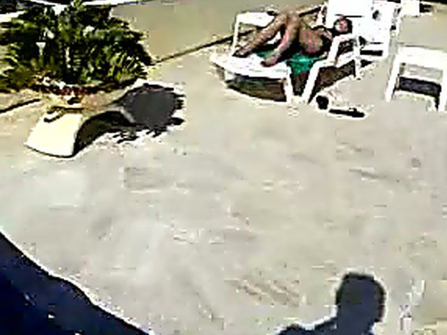 Man masturbates over pretty chicks face