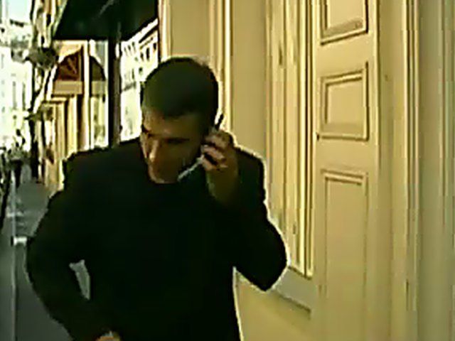 A dinner party turns into a great orgy