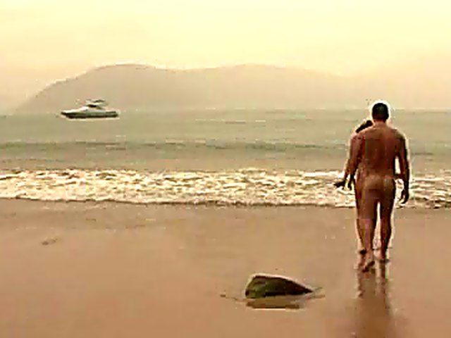 Curvy chick gets her pussy pounded outside