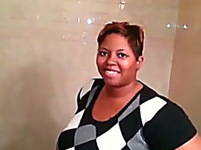 Fat ebony chick shows off her huge ass