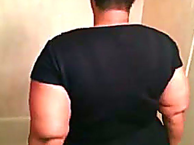 Fat ebony chick shows off her huge ass