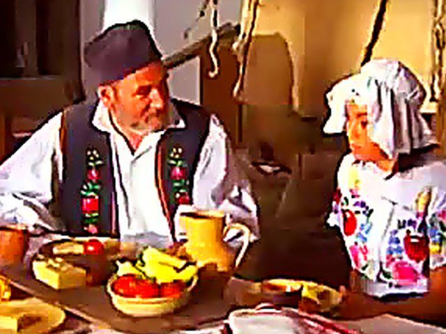 Beautiful babe keeps all her friends fully satisfied