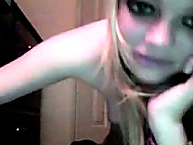 Blonde babe dildos her tight young pussy