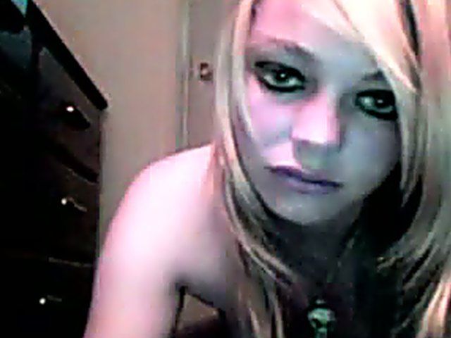 Blonde babe dildos her tight young pussy