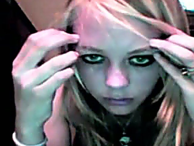 Blonde babe dildos her tight young pussy