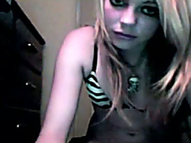 Blonde babe dildos her tight young pussy