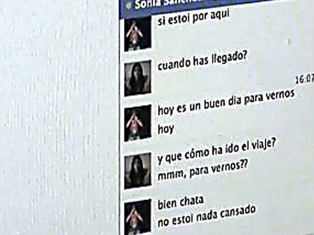 Hunky man gives a sex babe a facial