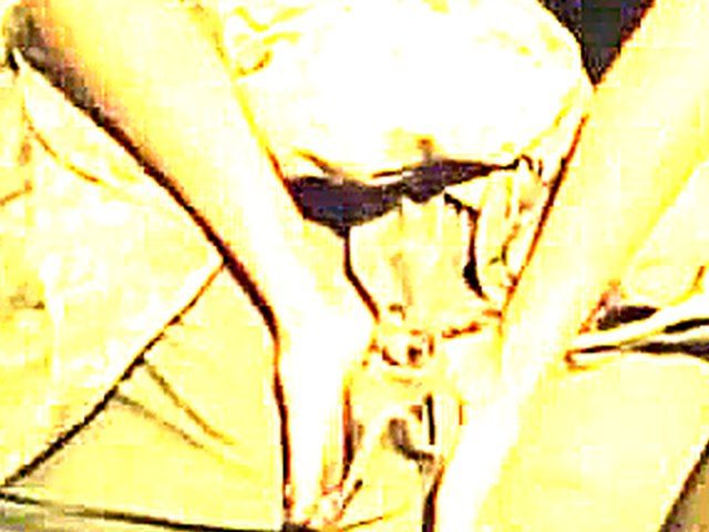 Blonde babe has an orgasm whilst being fucked