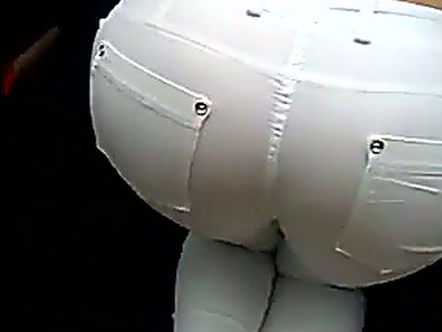 Beautiful girlfriend shows off her great ass 