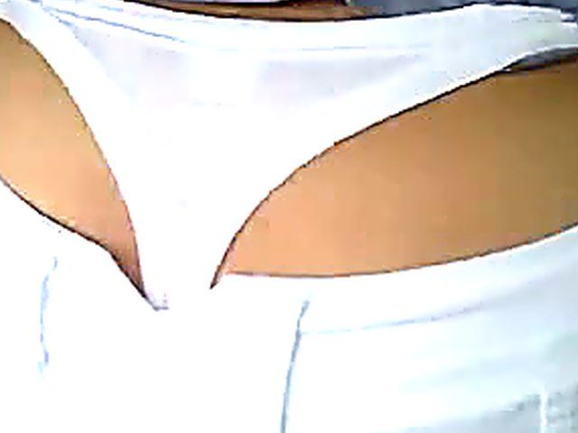 Beautiful girlfriend shows off her great ass 