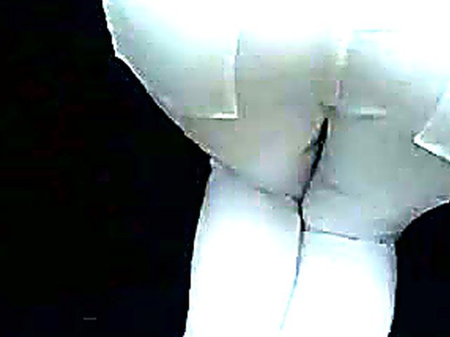 Beautiful girlfriend shows off her great ass 