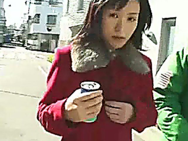 Japanese slut sucks a hard dick outside