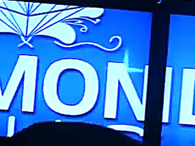 Live girl show in Greece gets horny