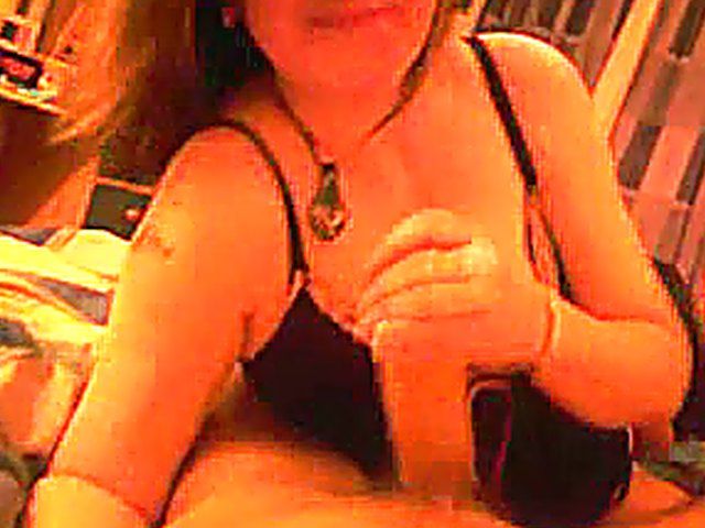 Kay Glasgow loves to suck her boyfriend dick