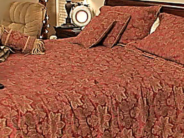 Horny teen needs to scratch her itchy pussy