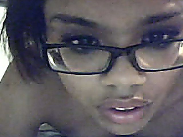 Ebony babe shows of her sexy slender body