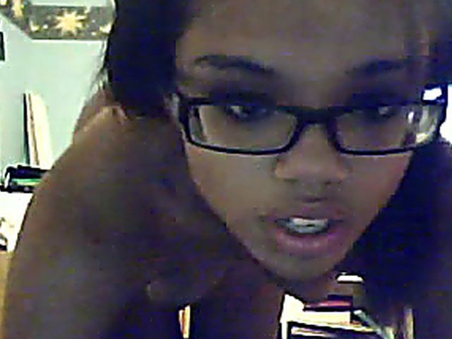 Ebony babe shows of her sexy slender body