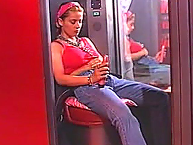 Young chick fingers her tasty wet pussy