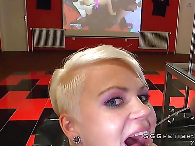 Sluts receiving and sharing gargless