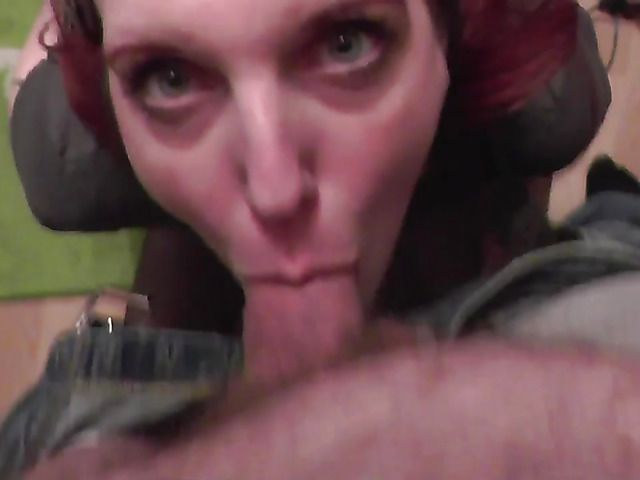 A pretty woman can't stop eating cum