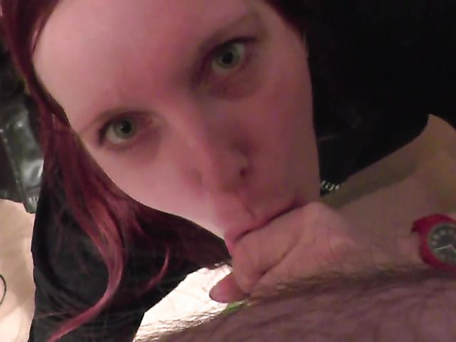 A pretty woman can't stop eating cum