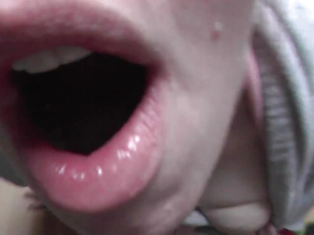 A pretty woman can't stop eating cum