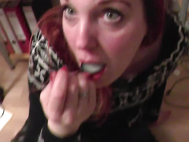 A pretty woman can't stop eating cum