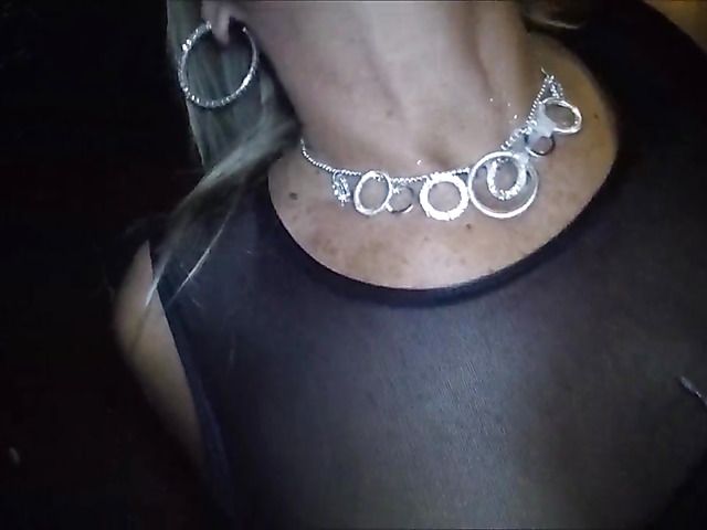 Blonde gives handjob to taxi driver