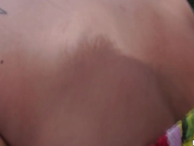 Outdoor sex with juicy asian chick