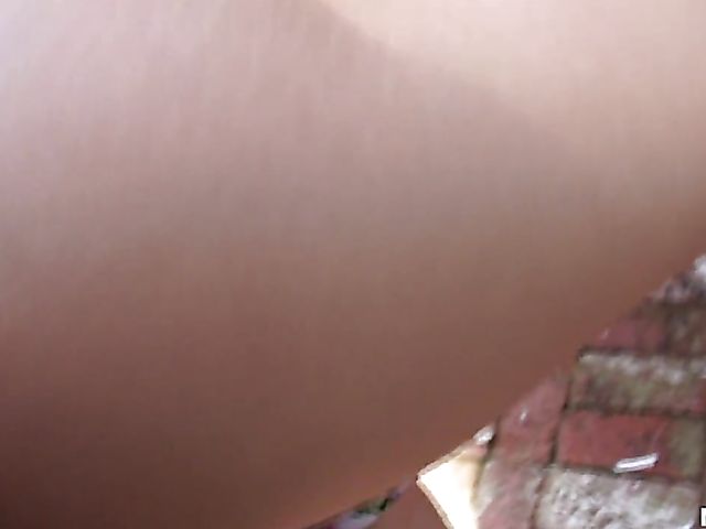 Outdoor sex with juicy asian chick