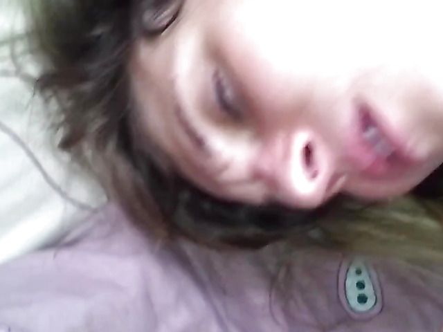 Girlfriend blows and gets cum in her face