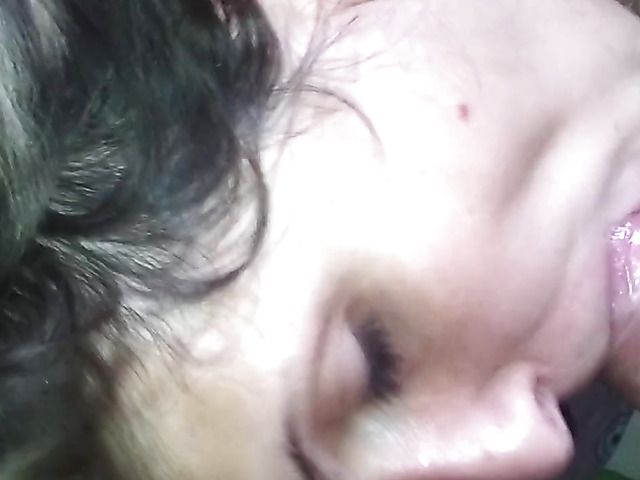 Girlfriend blows and gets cum in her face