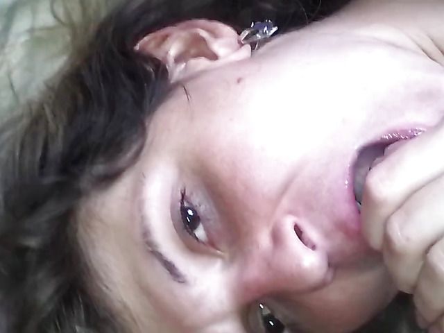 Girlfriend blows and gets cum in her face