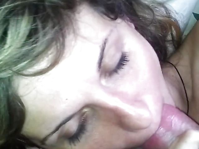 Girlfriend blows and gets cum in her face