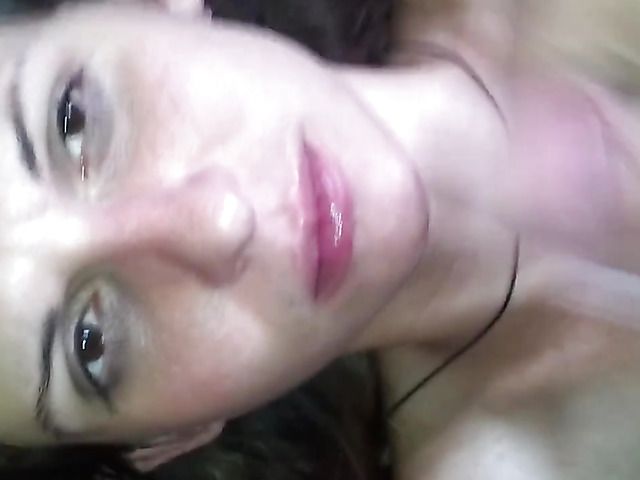 Girlfriend blows and gets cum in her face