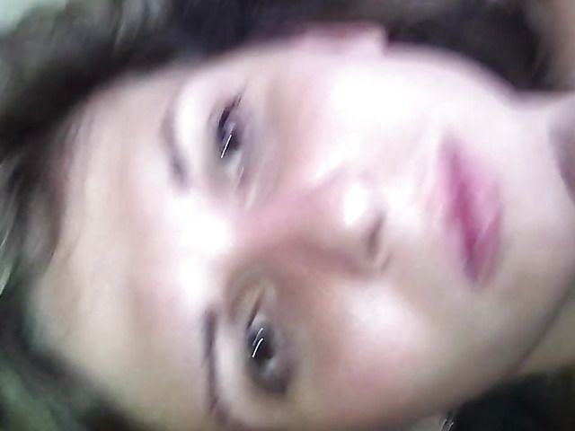 Girlfriend blows and gets cum in her face