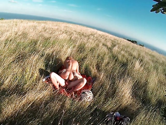 Amateur couple banging in the field