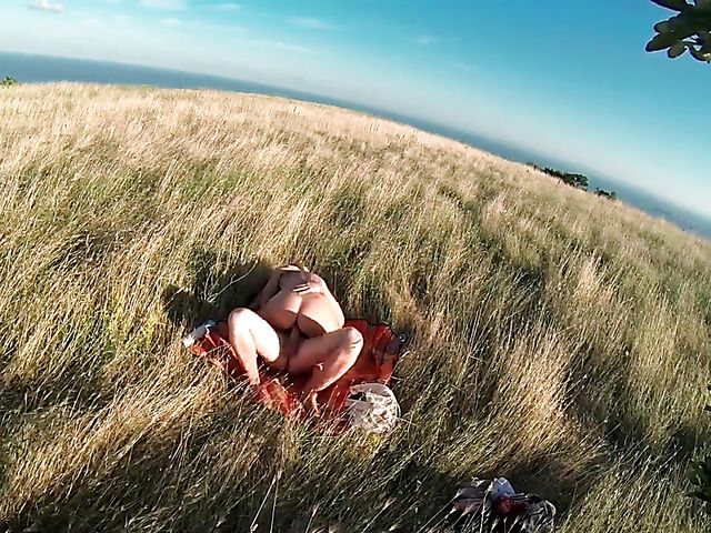 Amateur couple banging in the field