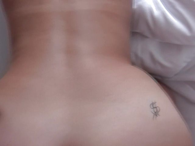 Girlfriend gets cum on her beautiful ass