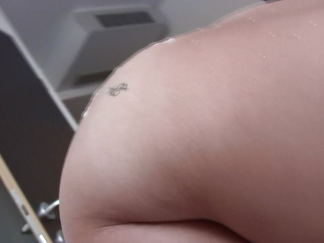 Girlfriend gets cum on her beautiful ass