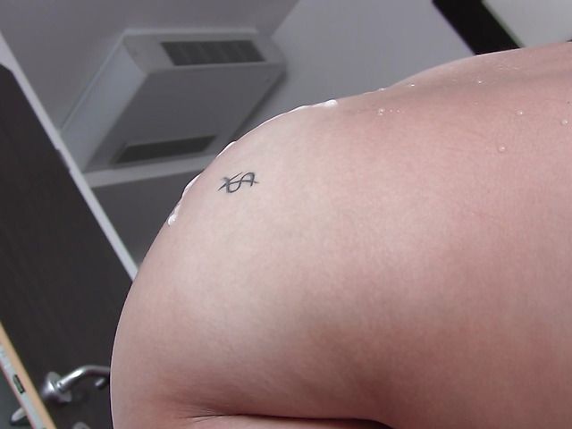 Girlfriend gets cum on her beautiful ass