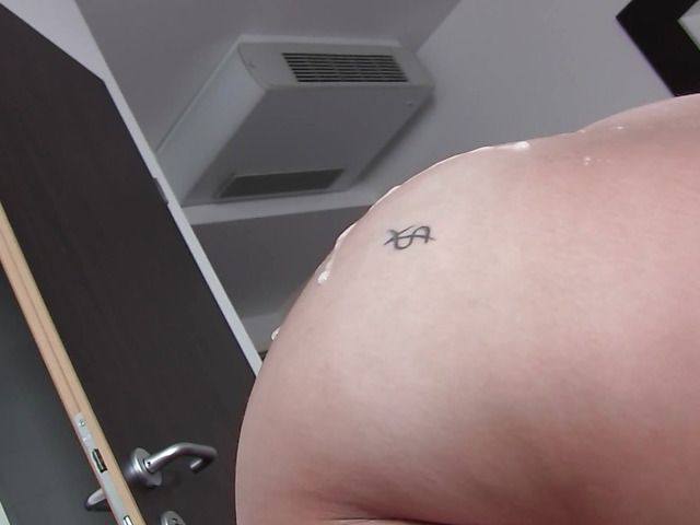 Girlfriend gets cum on her beautiful ass