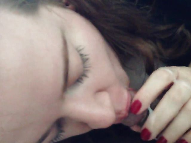 Pretty wife first time blowjob on cam