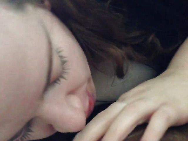 Pretty wife first time blowjob on cam