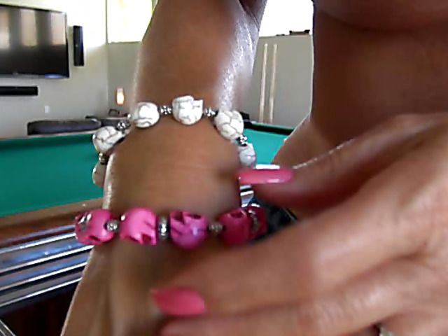 Cum hungry wife gives tugjob