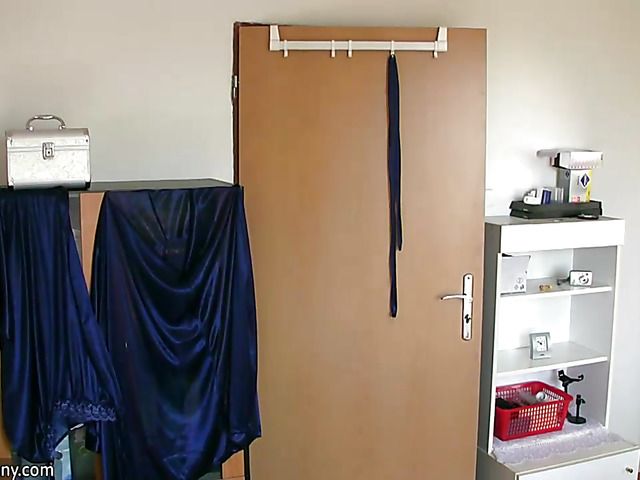 Fat woman with glasses gets seduced by lesbian granny