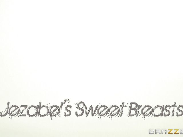 Ebony girl Jezabel Vessir with big naturals loves white dick