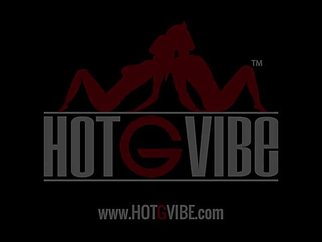 Well stacked MILF babe solo with orgasm